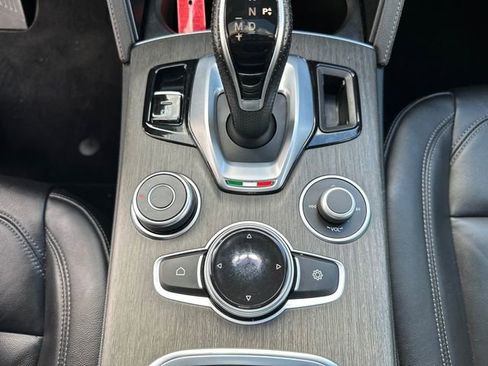 Used 2022 Alfa Romeo Stelvio Ti image 37
