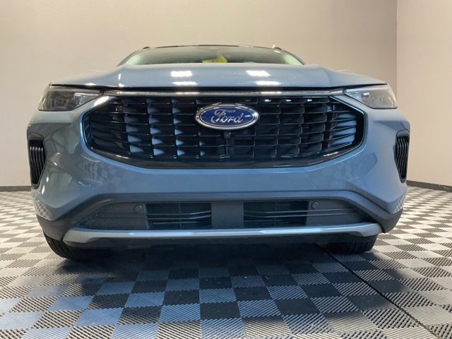 Used 2023 Ford Escape Active w/ Tech Pack #2 AWD/4WD image 3