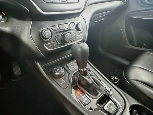 Used 2021 Jeep Cherokee Latitude Plus AWD/4WD image 24