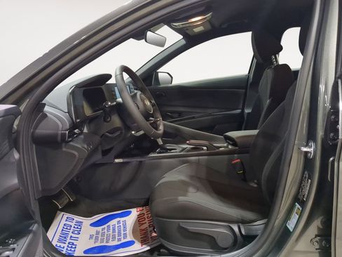 Certified 2025 Hyundai Elantra Sport image 8