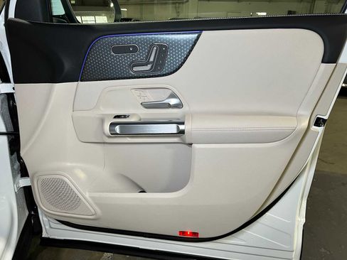 Certified 2025 Mercedes-Benz GLB 250 4MATIC image 10
