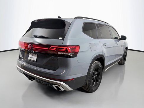Used 2024 Volkswagen Atlas Peak Edition SE AWD/4WD image 5