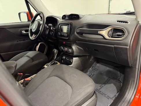 Used 2017 Jeep Renegade Latitude image 25