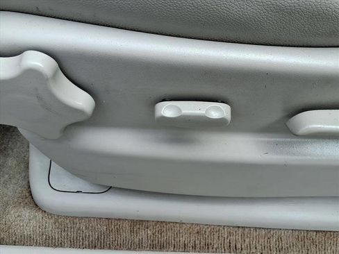 Used 2012 Chevrolet Suburban LT image 17