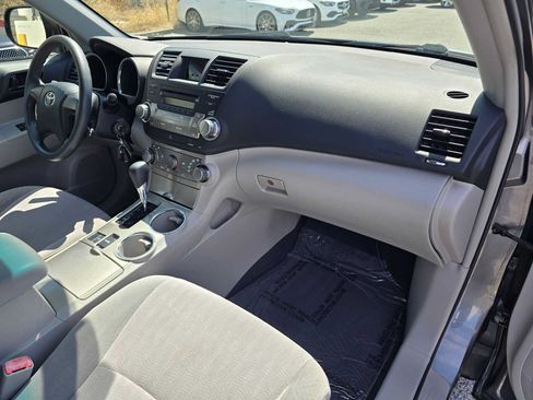 Used 2011 Toyota Highlander 2WD w/ Tow Pkg image 10