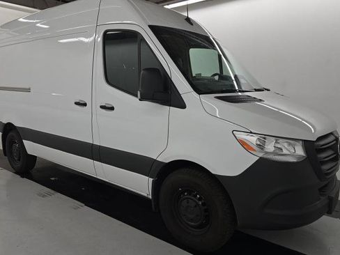Used 2025 Mercedes-Benz Sprinter 2500 image 5