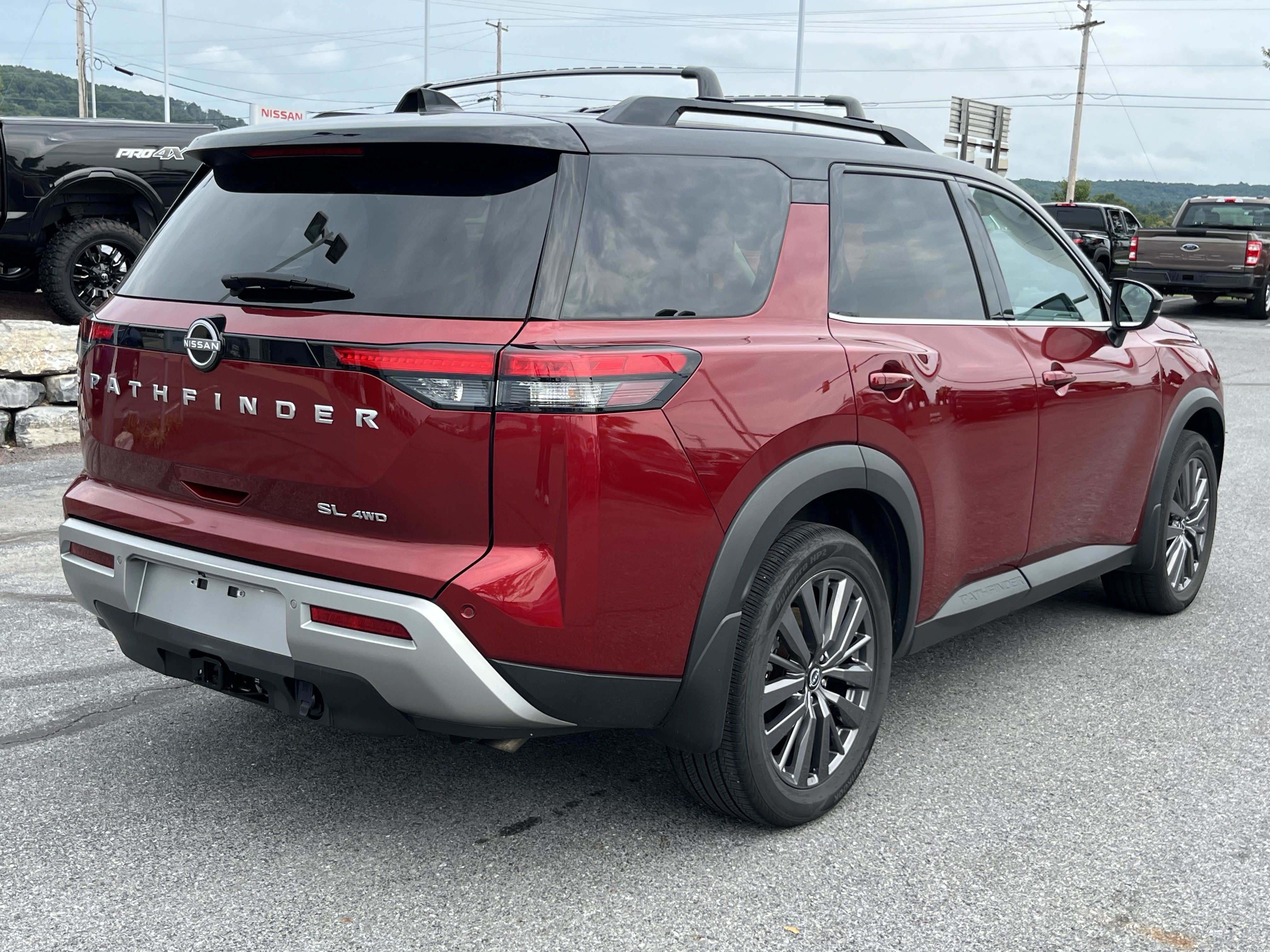 Used 2024 Nissan Pathfinder SL w/ SL Premium Package AWD/4WD image 5