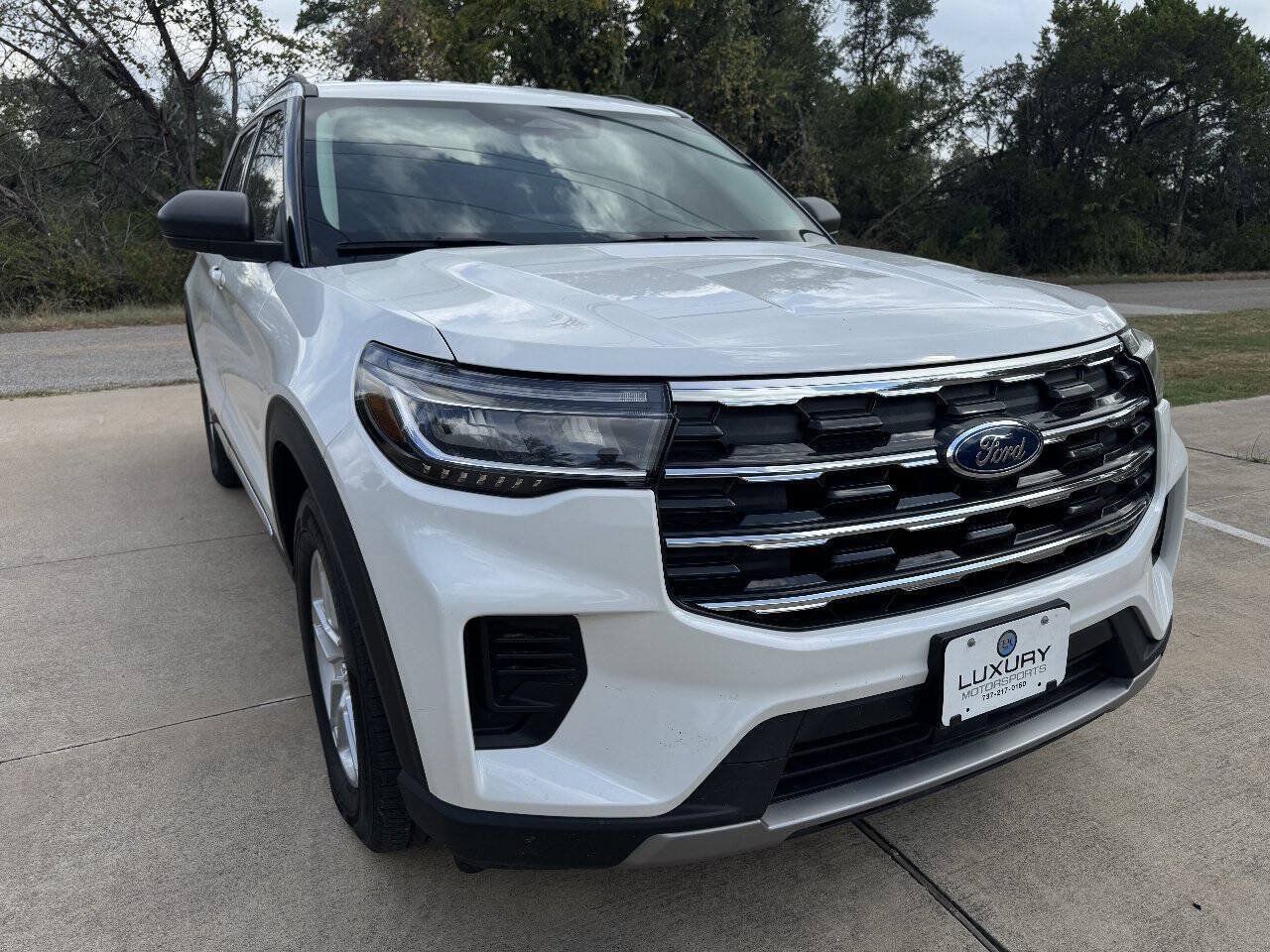 Used 2025 Ford Explorer Active RWD image 3
