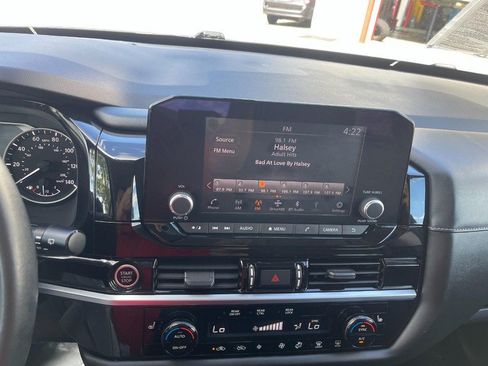 Used 2022 Nissan Pathfinder SV AWD/4WD image 32