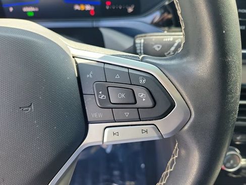 Used 2023 Volkswagen Taos SE w/ Panoramic Sunroof Package FWD image 21
