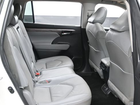 Used 2021 Toyota Highlander Limited AWD/4WD image 25