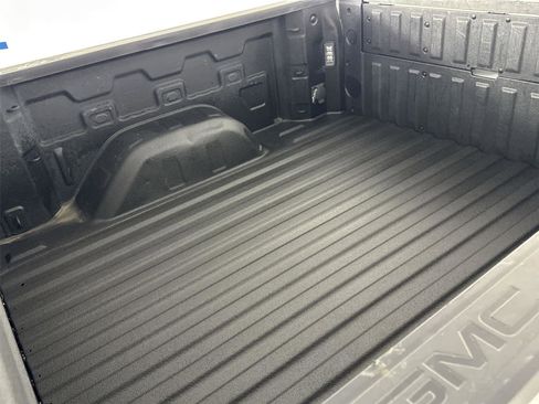 Used 2022 GMC Sierra 1500 AT4 w/ AT4 Preferred Package AWD/4WD image 15