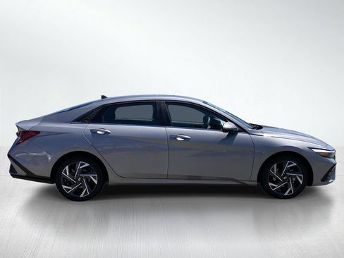 Used 2025 Hyundai Elantra SEL FWD image 10