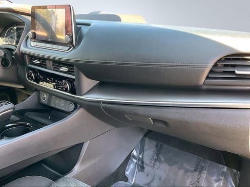 Used 2023 Nissan Rogue SV FWD image 17