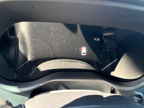 Used 2025 Toyota Sienna LE FWD image 10