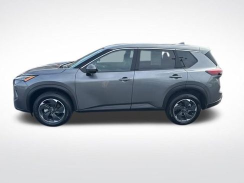Used 2024 Nissan Rogue SV image 2