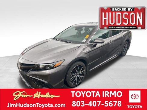 Used 2024 Toyota Camry SE image 1