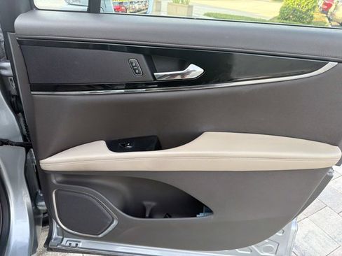 Certified 2022 Lincoln Nautilus FWD w/ Premium Package image 20