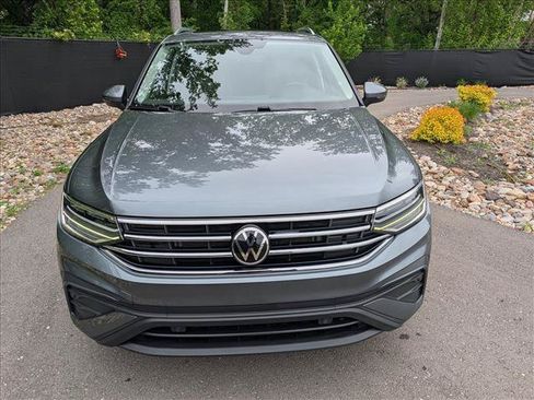 Used 2023 Volkswagen Tiguan SE w/ Panoramic Sunroof Package AWD/4WD image 8