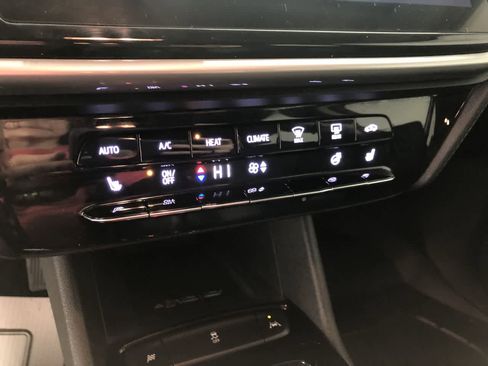 Used 2023 Chevrolet Bolt LT w/ Infotainment Package image 18