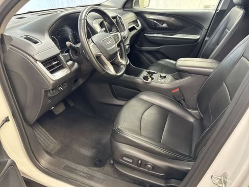 Certified 2024 GMC Terrain SLT FWD image 11
