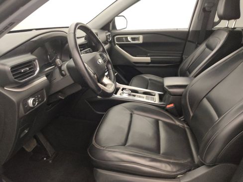 Used 2021 Ford Explorer XLT w/ Equipment Group 202A RWD image 17