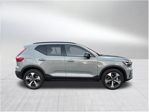 New 2026 Volvo XC40 B5 Plus w/ Protection Package Premier image 4