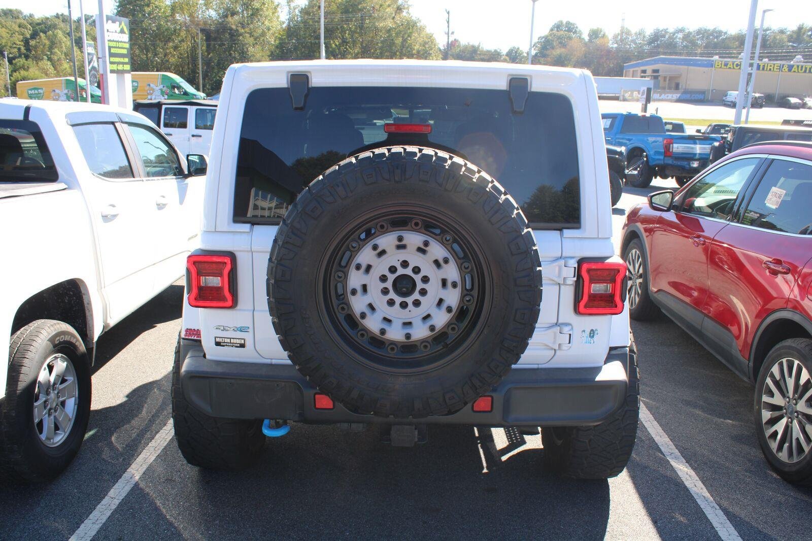 Used 2022 Jeep Wrangler Unlimited Sahara w/ Cold Weather Group AWD/4WD image 7