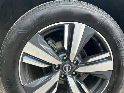 Used 2024 Nissan Rogue SL image 28