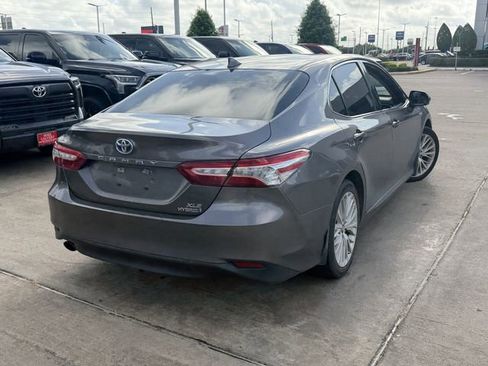Used 2019 Toyota Camry XLE FWD image 5