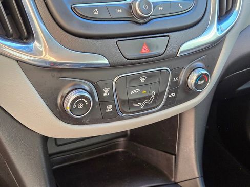 Used 2021 Chevrolet Equinox LS w/ LS Convenience Package image 27