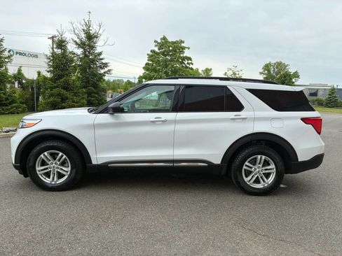 Used 2021 Ford Explorer XLT w/ Equipment Group 202A AWD/4WD image 2