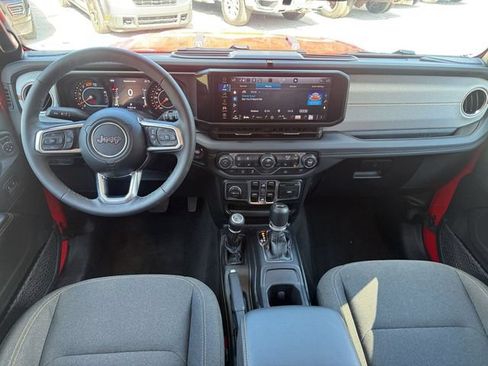 Used 2026 Jeep Wrangler Unlimited Sahara AWD/4WD image 14