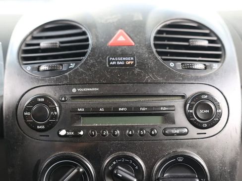 Used 2005 Volkswagen Beetle GL FWD image 26