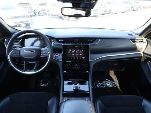 Certified 2024 Jeep Grand Cherokee L Laredo image 16