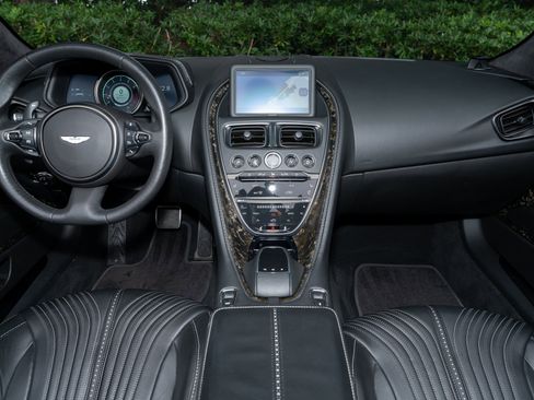 Used 2019 Aston Martin DB11 Volante image 21