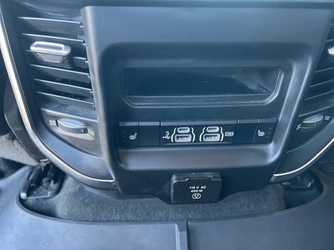 Used 2019 RAM 1500 Laramie AWD/4WD image 12