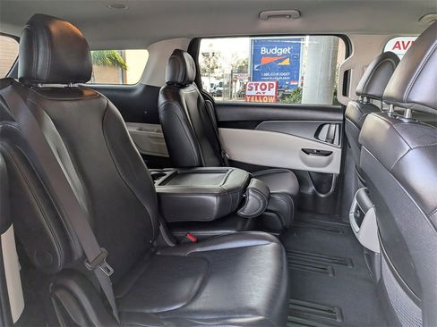Used 2024 Kia Carnival LX image 26