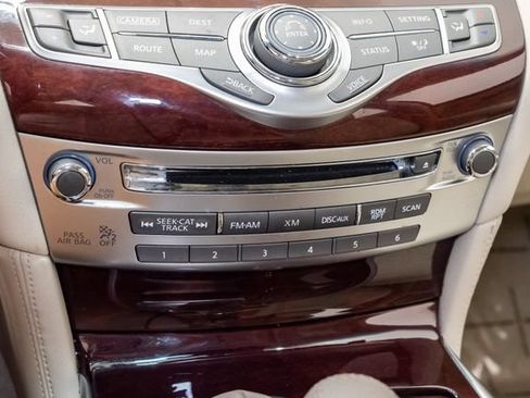 Used 2016 INFINITI Q70 3.7 AWD/4WD image 18