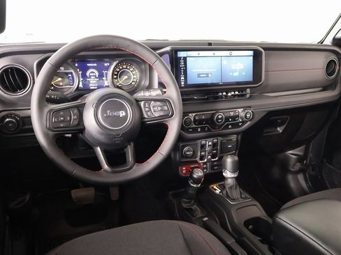 Used 2024 Jeep Wrangler Unlimited Rubicon w/ Technology Group image 2