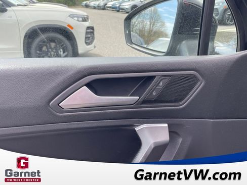 Used 2021 Volkswagen Tiguan SE image 16