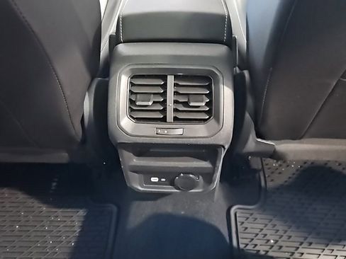 Used 2022 Volkswagen Tiguan SE image 18