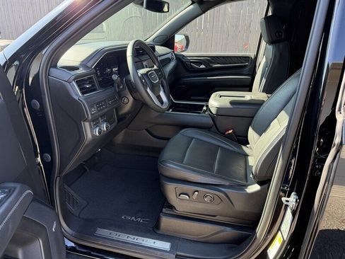 Used 2023 GMC Yukon XL Denali image 16