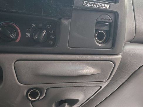 Used 2001 Ford Excursion XLT image 33