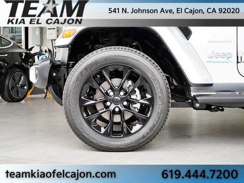 Used 2023 Jeep Wrangler Unlimited Sahara AWD/4WD image 7