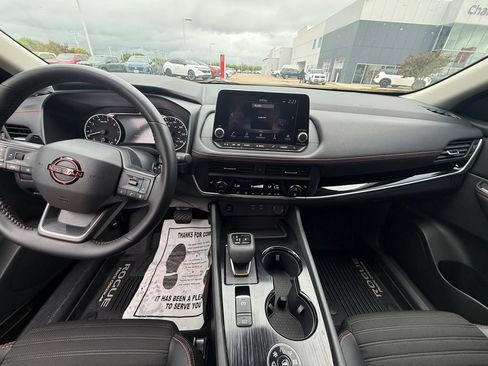 Used 2025 Nissan Rogue SV AWD/4WD image 15