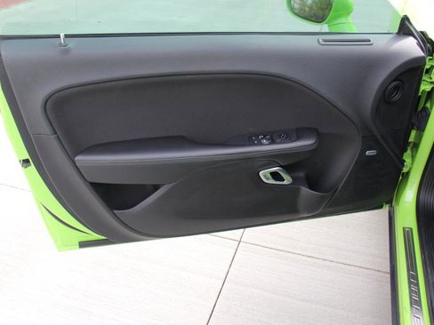 Used 2019 Dodge Challenger SXT image 14