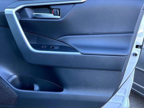 Used 2022 Toyota RAV4 XLE image 22