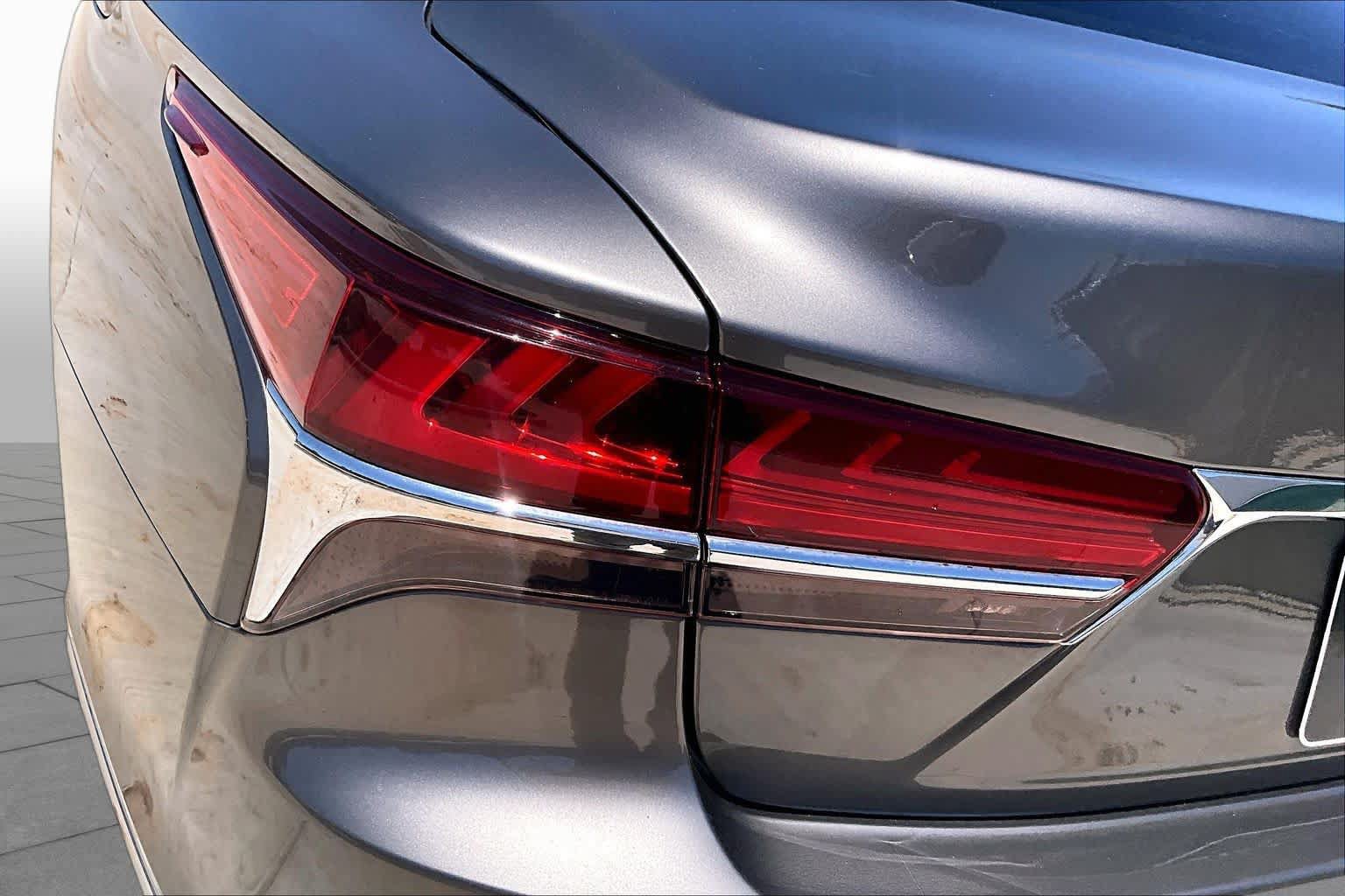 Used 2018 Lexus LS 500 w/ Luxury Package RWD image 27