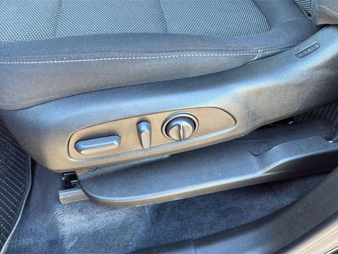 Used 2023 Chevrolet Traverse LT image 12